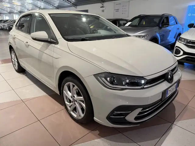 Volkswagen Polo view 6