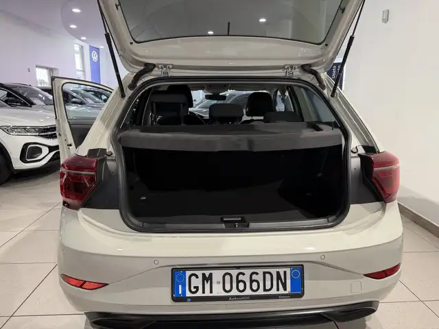 Volkswagen Polo view 9