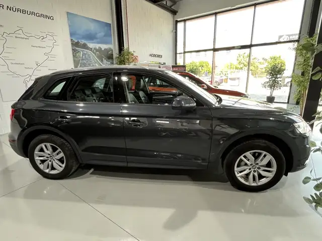 Audi Q5 view 5