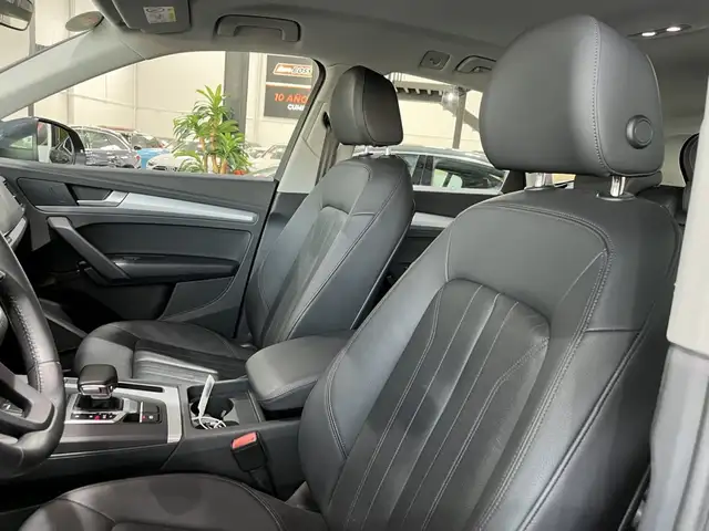 Audi Q5 view 12