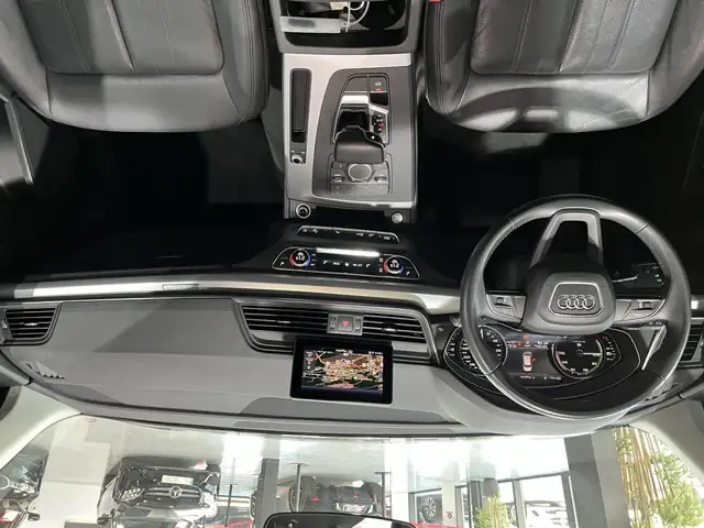 Audi Q5 view 10