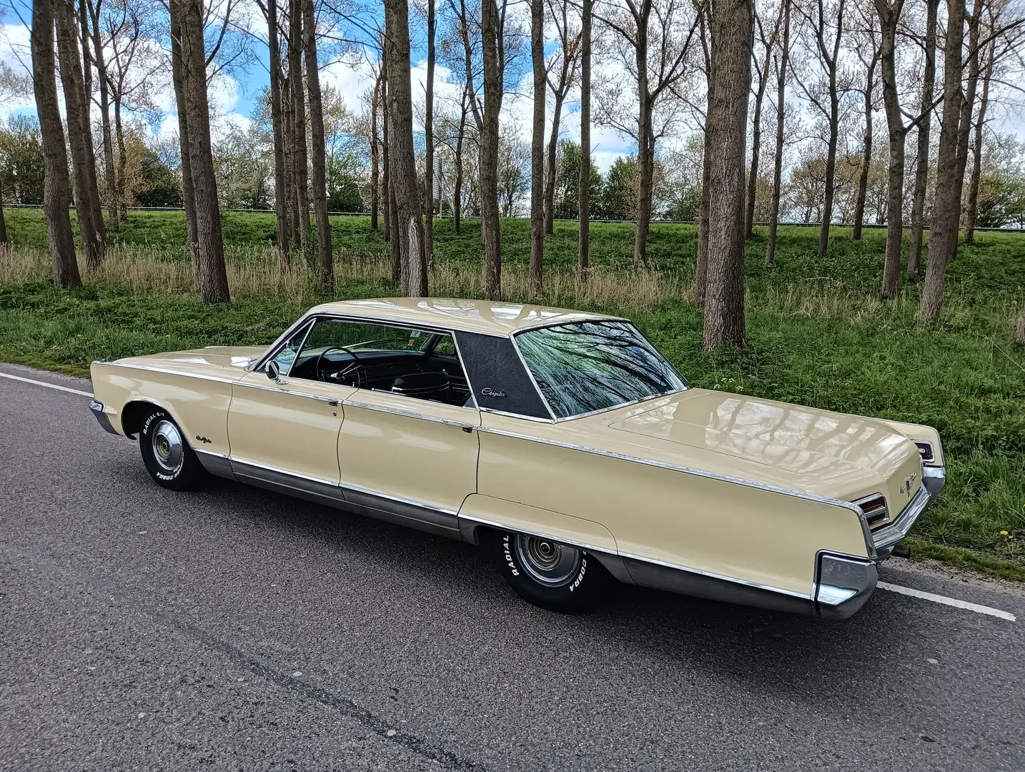 Chrysler New Yorker 4 drs. Hardtop - 1