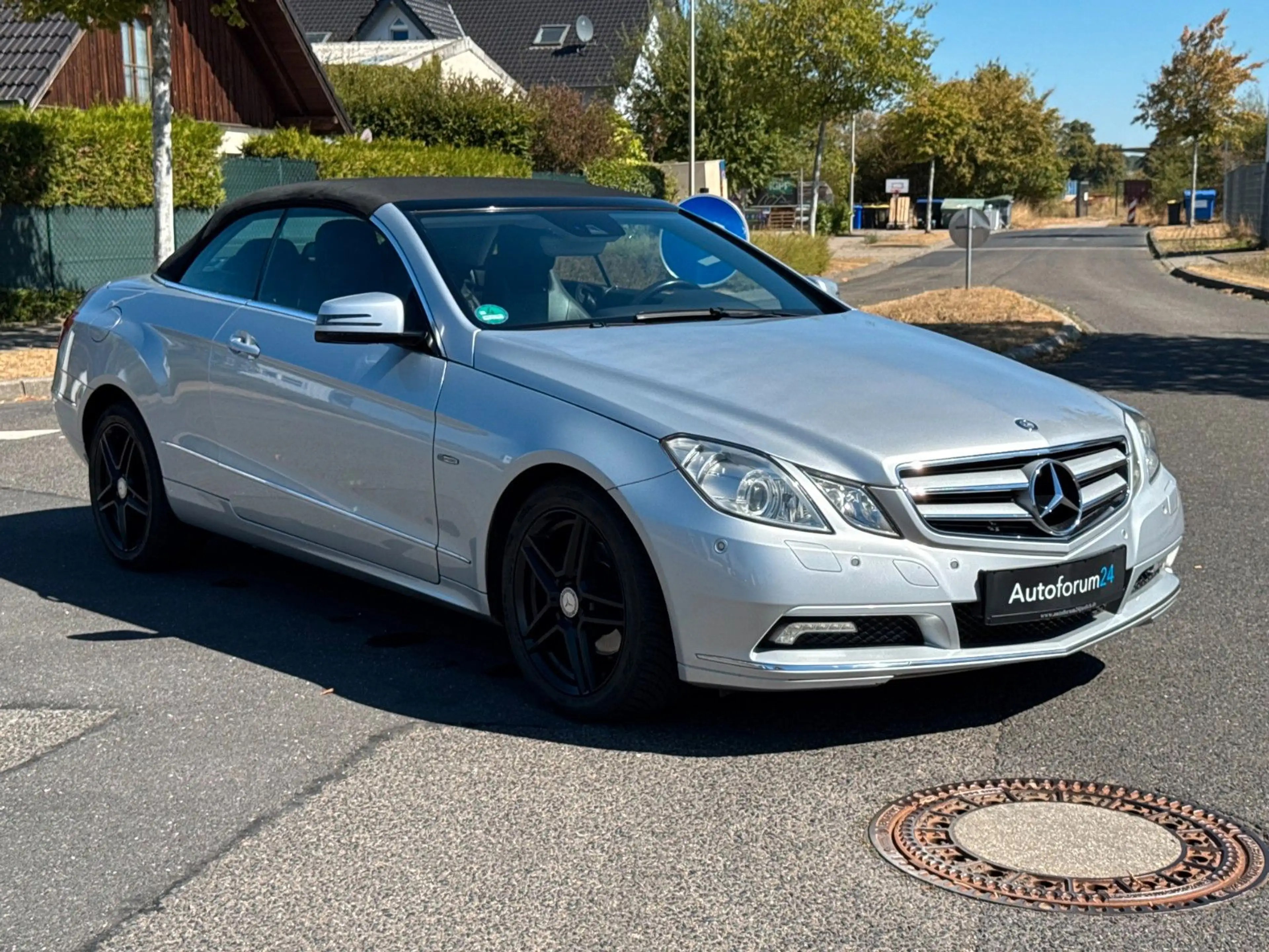 Mercedes-Benz E 250 Cabrio CGI BlueEfficiency*Autom.*Navi*PDC* — photo 15