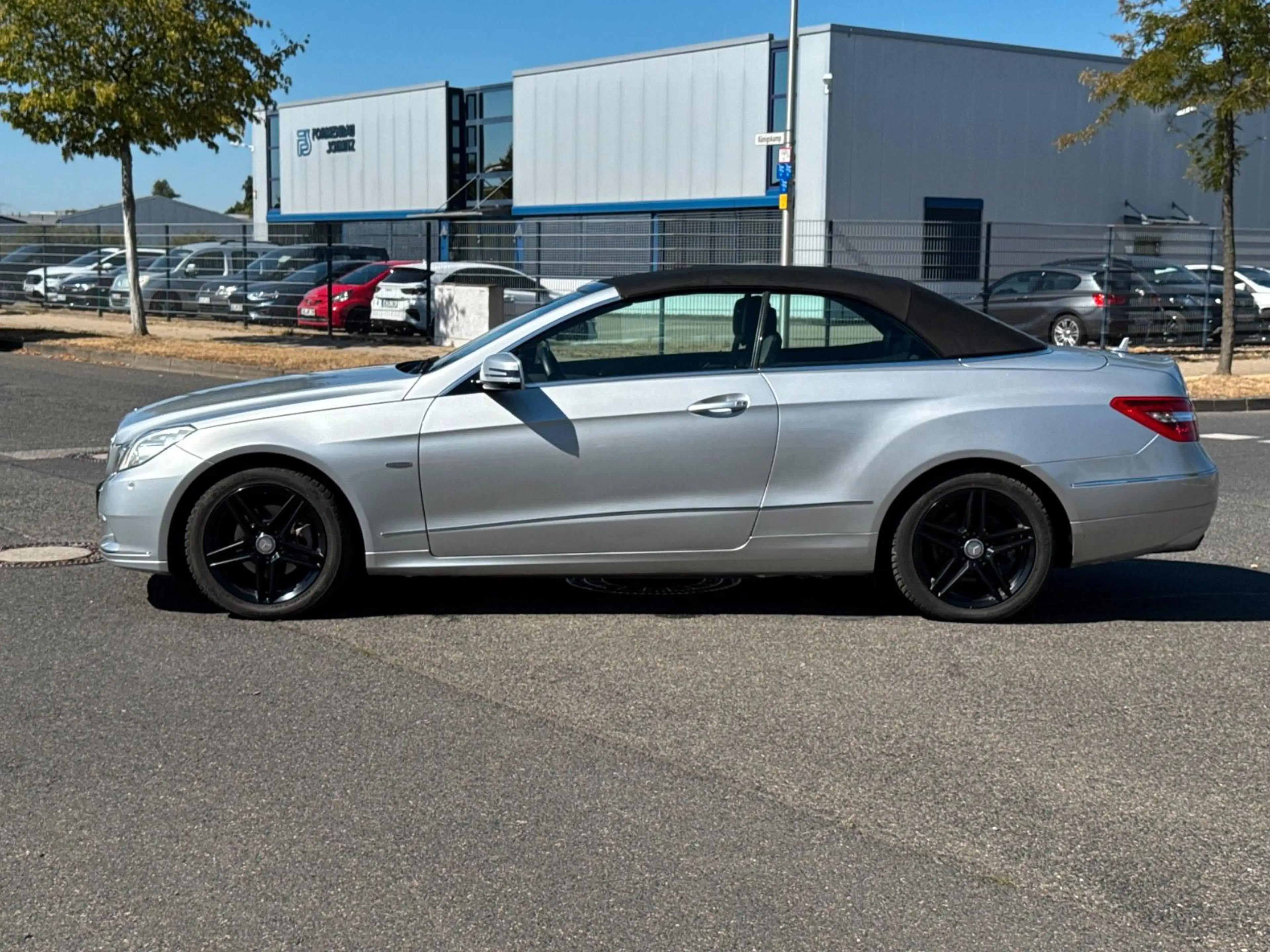 Mercedes-Benz E 250 Cabrio CGI BlueEfficiency*Autom.*Navi*PDC* — photo 10
