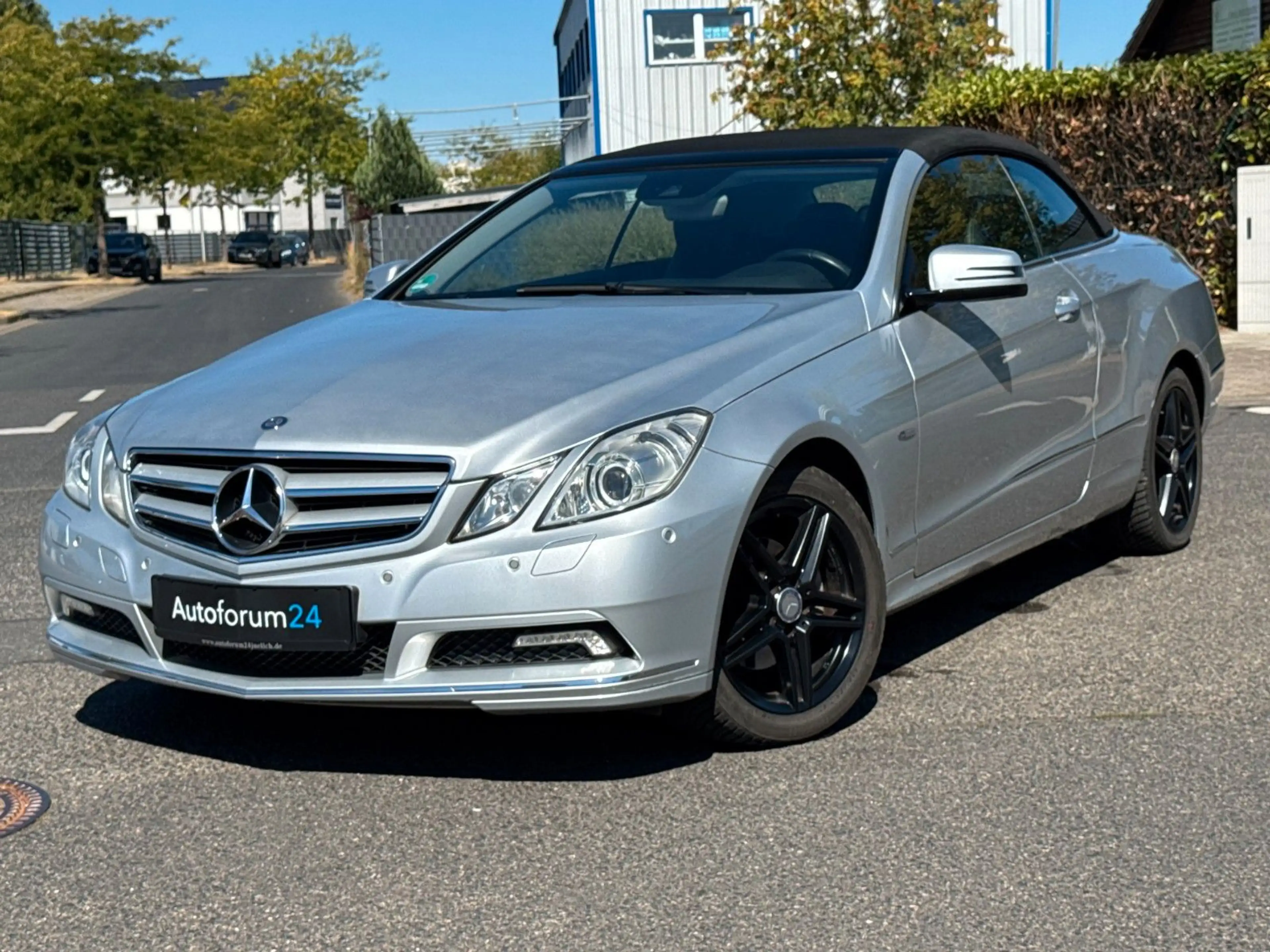 Mercedes-Benz E 250 Cabrio CGI BlueEfficiency*Autom.*Navi*PDC* — photo 9