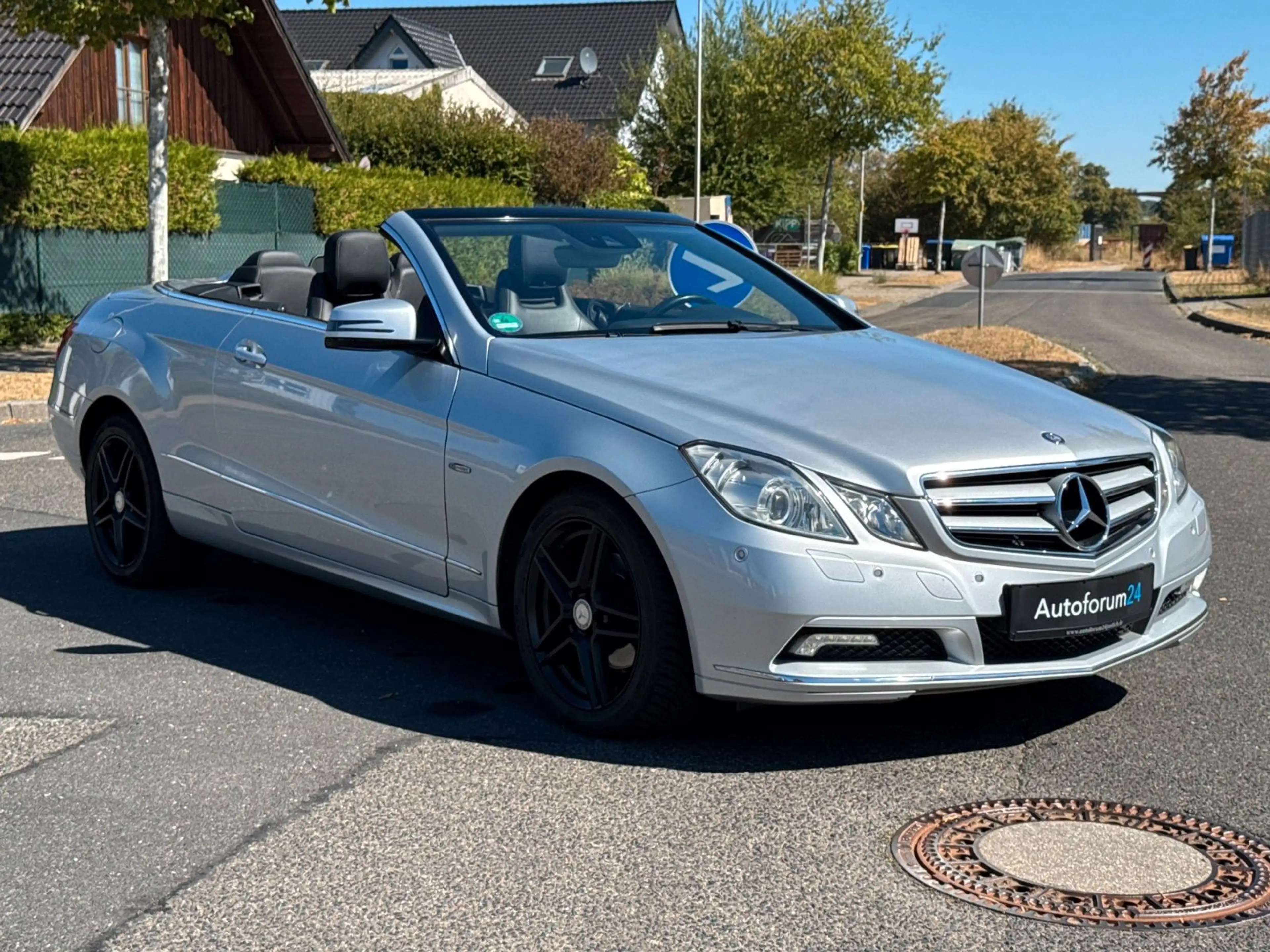 Mercedes-Benz E 250 Cabrio CGI BlueEfficiency*Autom.*Navi*PDC* — photo 7