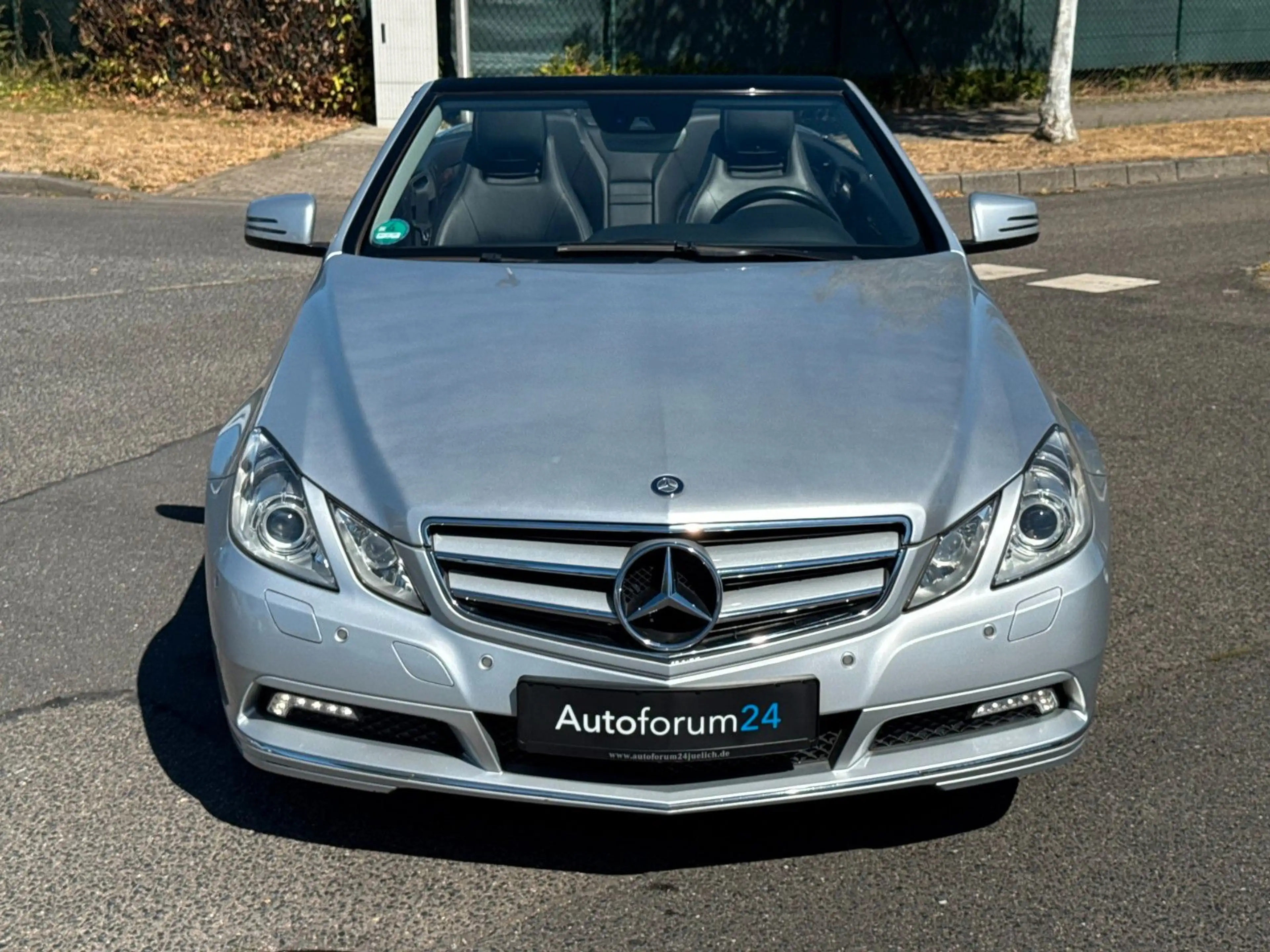 Mercedes-Benz E 250 Cabrio CGI BlueEfficiency*Autom.*Navi*PDC* — photo 8