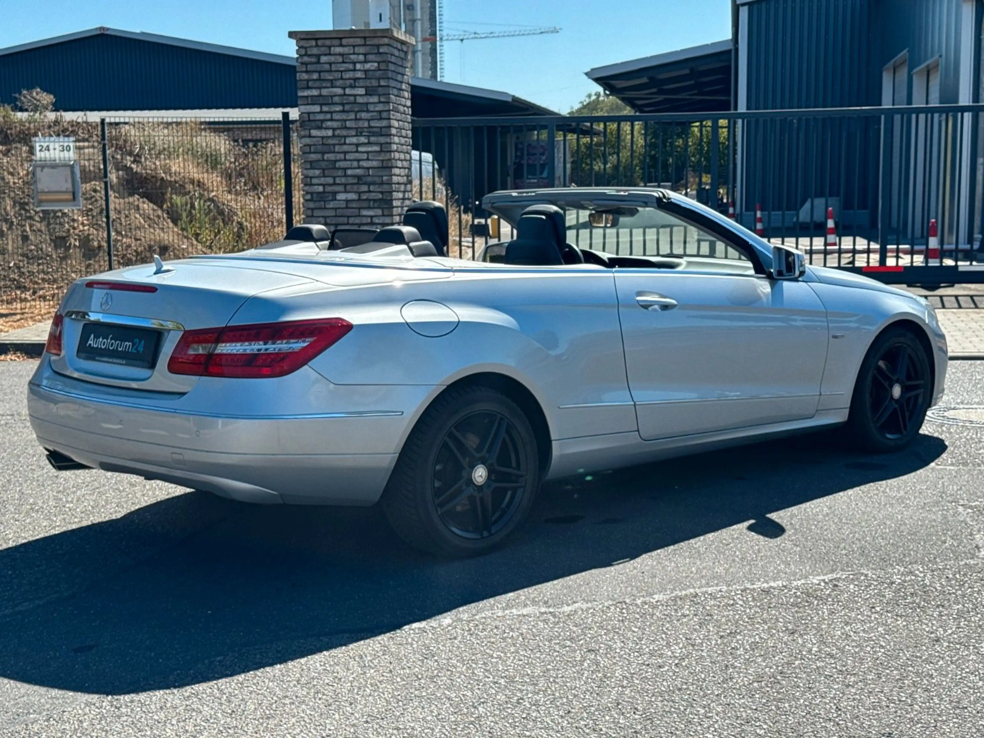 Mercedes-Benz E 250 Cabrio CGI BlueEfficiency*Autom.*Navi*PDC* — photo 5