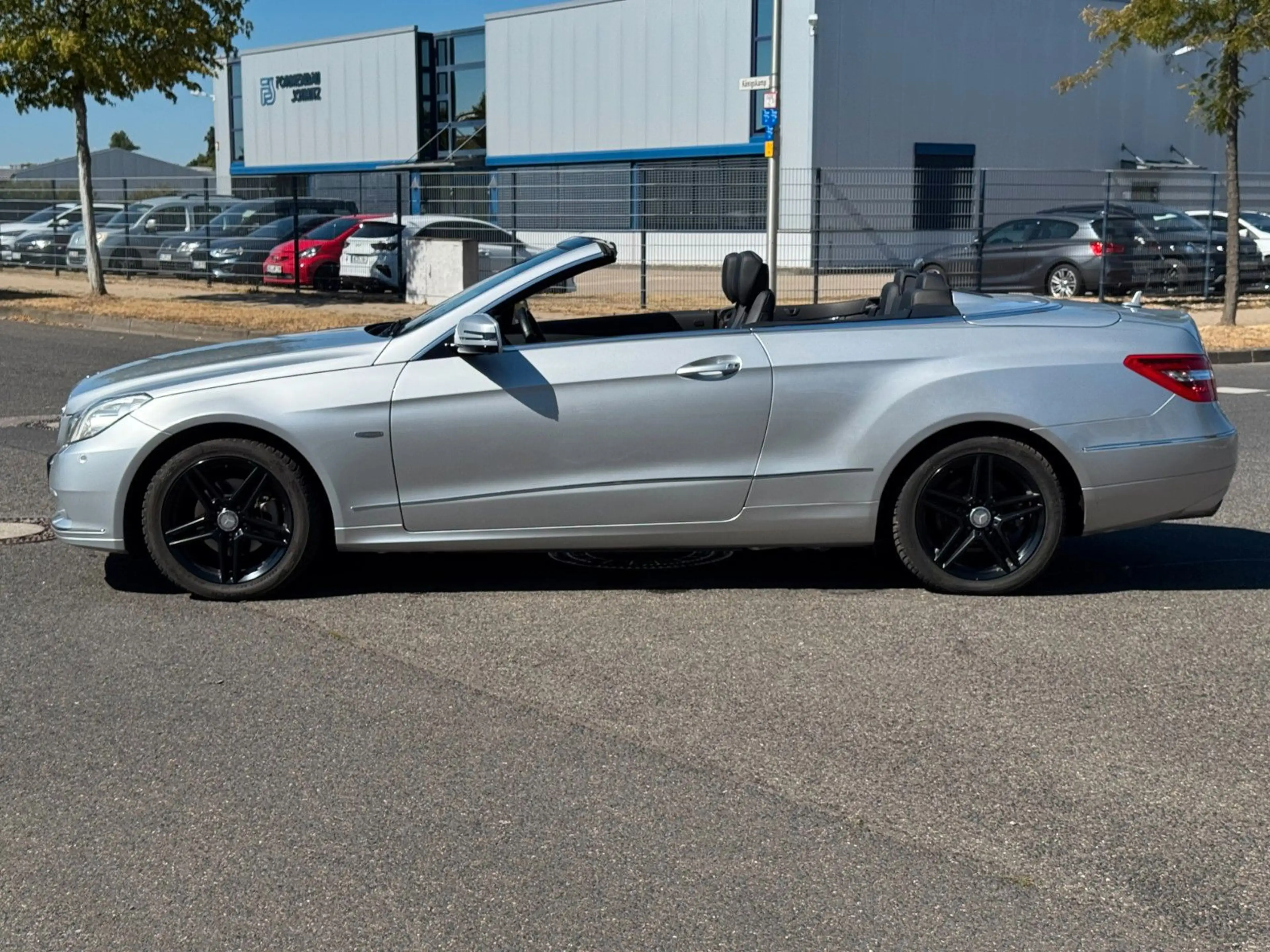 Mercedes-Benz E 250 Cabrio CGI BlueEfficiency*Autom.*Navi*PDC* — photo 2