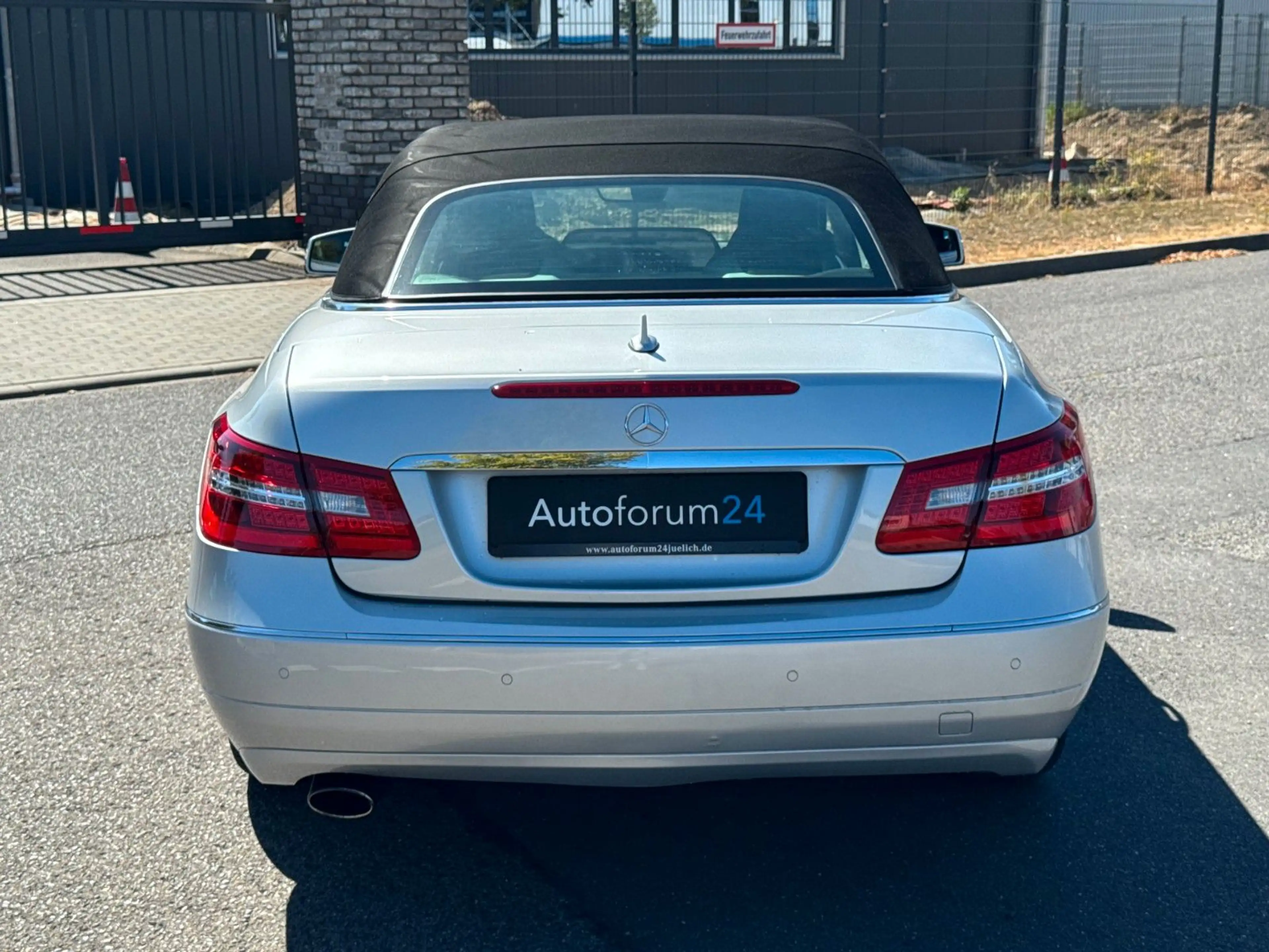 Mercedes-Benz E 250 Cabrio CGI BlueEfficiency*Autom.*Navi*PDC* — photo 12
