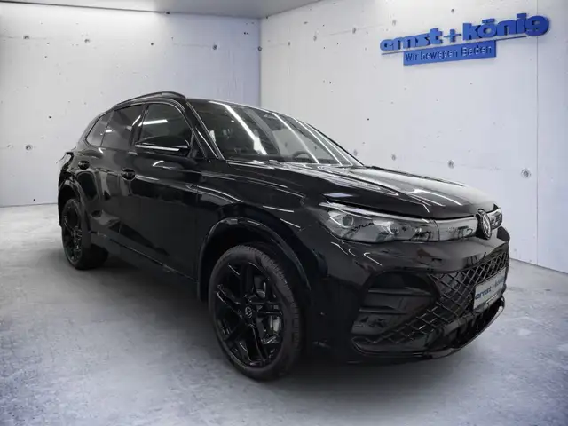 Volkswagen Tiguan view 2