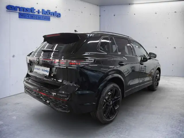 Volkswagen Tiguan view 3