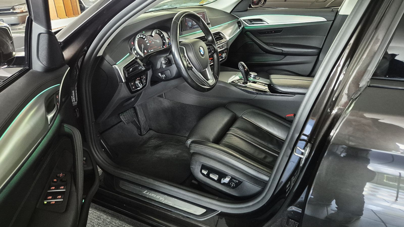 BMW 530 Luxury/ACC/AHK/LED/Leder/RFK/Standh/Spur/Tot — photo 14