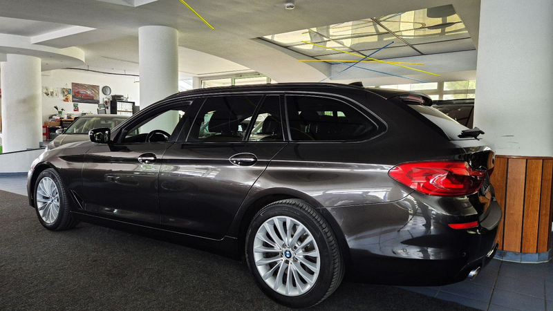 BMW 530 Luxury/ACC/AHK/LED/Leder/RFK/Standh/Spur/Tot — photo 9