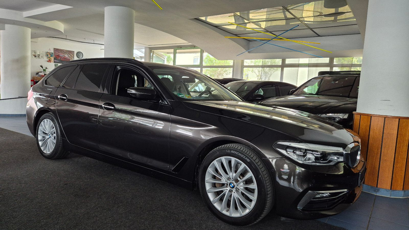 BMW 530 Luxury/ACC/AHK/LED/Leder/RFK/Standh/Spur/Tot — photo 3