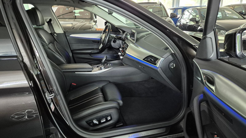 BMW 530 Luxury/ACC/AHK/LED/Leder/RFK/Standh/Spur/Tot — photo 15