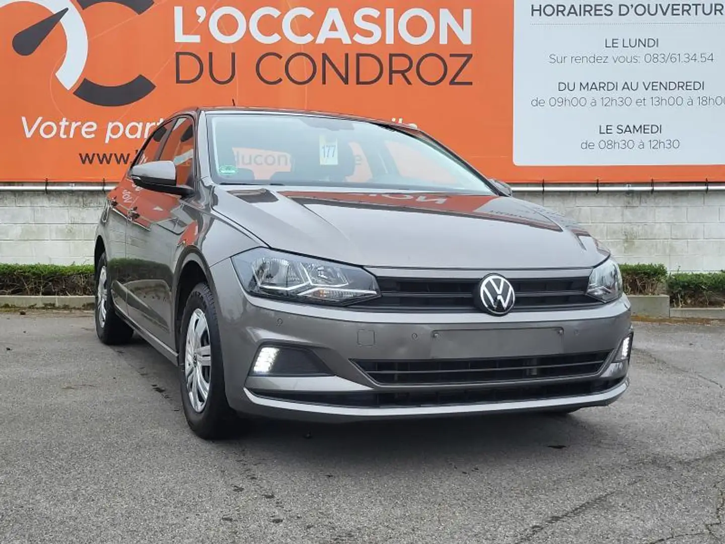 Volkswagen Polo VI Trendline Gris - 1