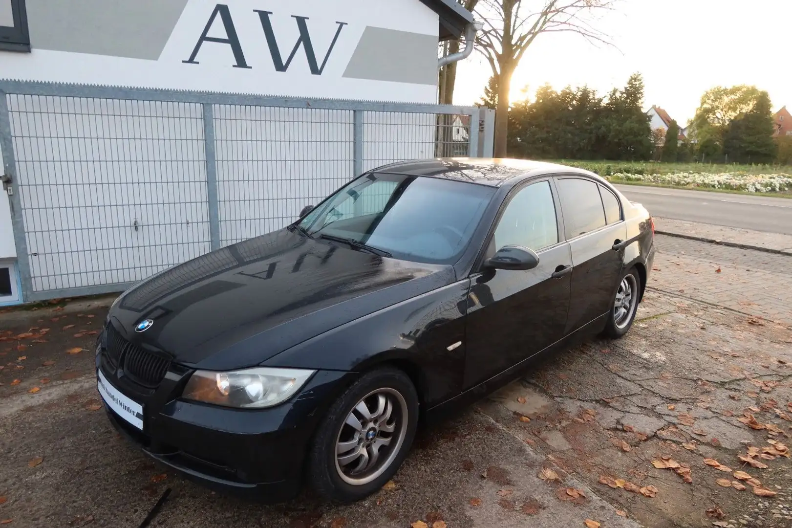 BMW 318 3 Limousine 318i|Automatik| Schwarz - 1