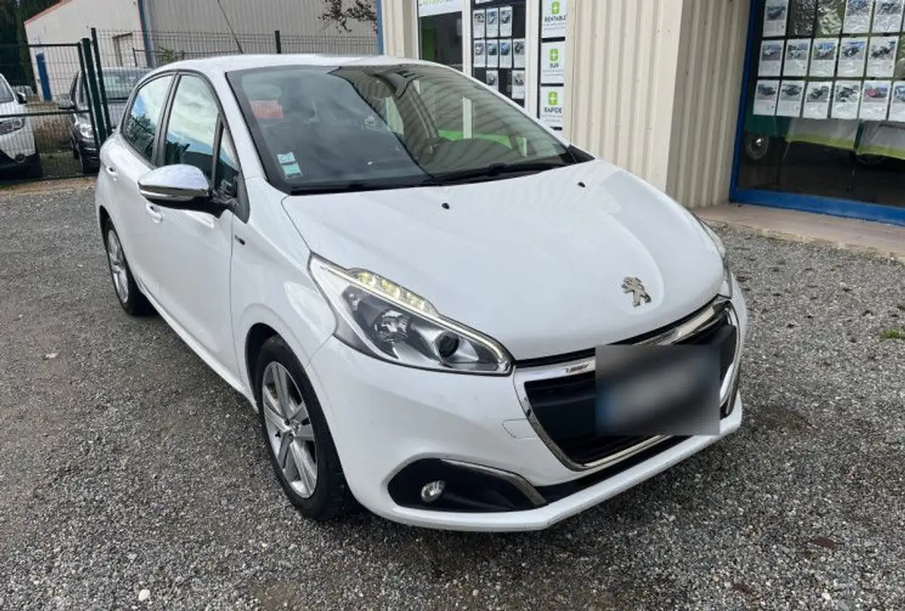 Peugeot 208 1.6 BlueHDi 100 STYLE