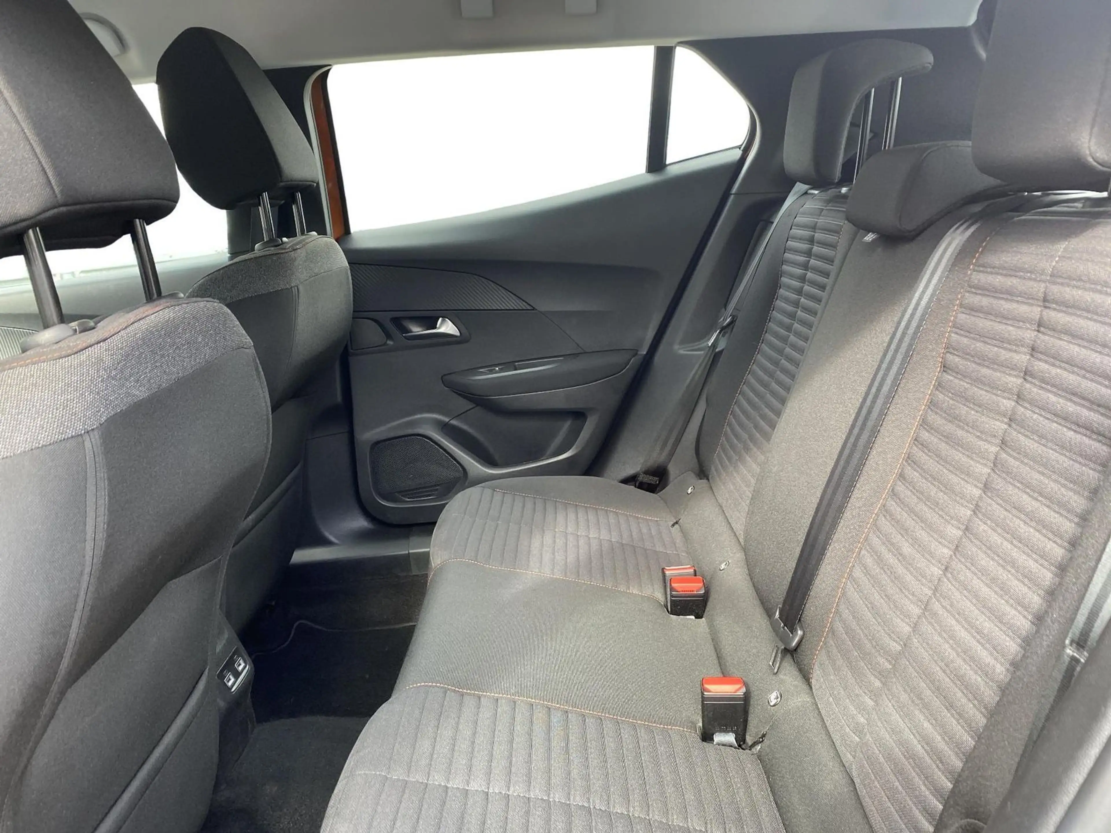 Peugeot e-2008 Elektromotor Active Pack — photo 8