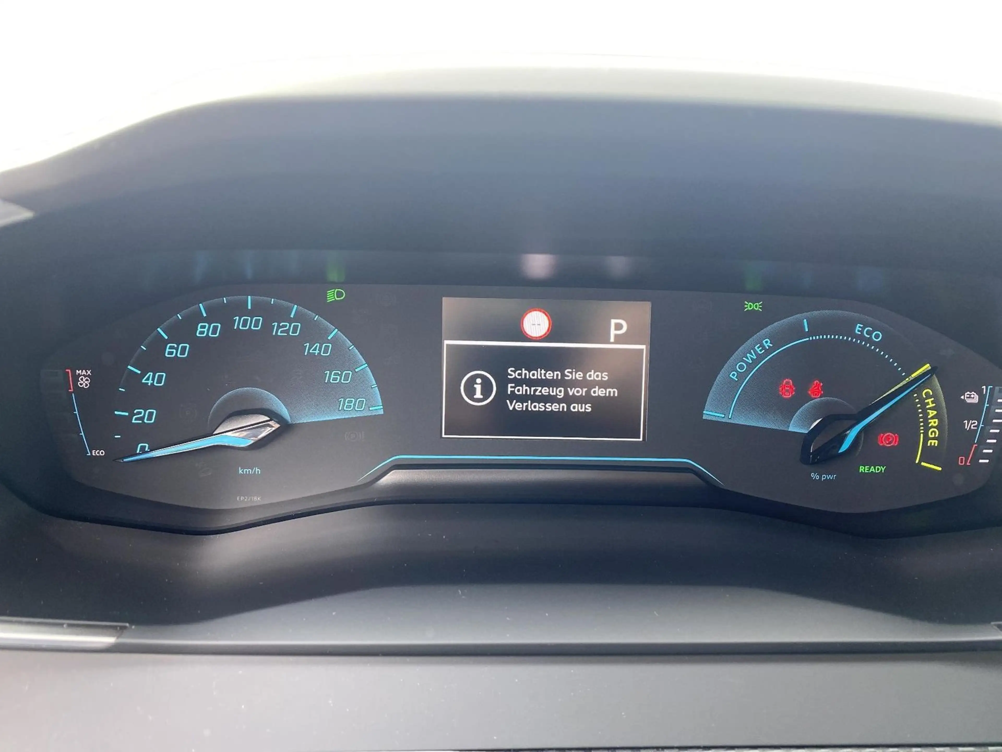 Peugeot e-2008 Elektromotor Active Pack — photo 10