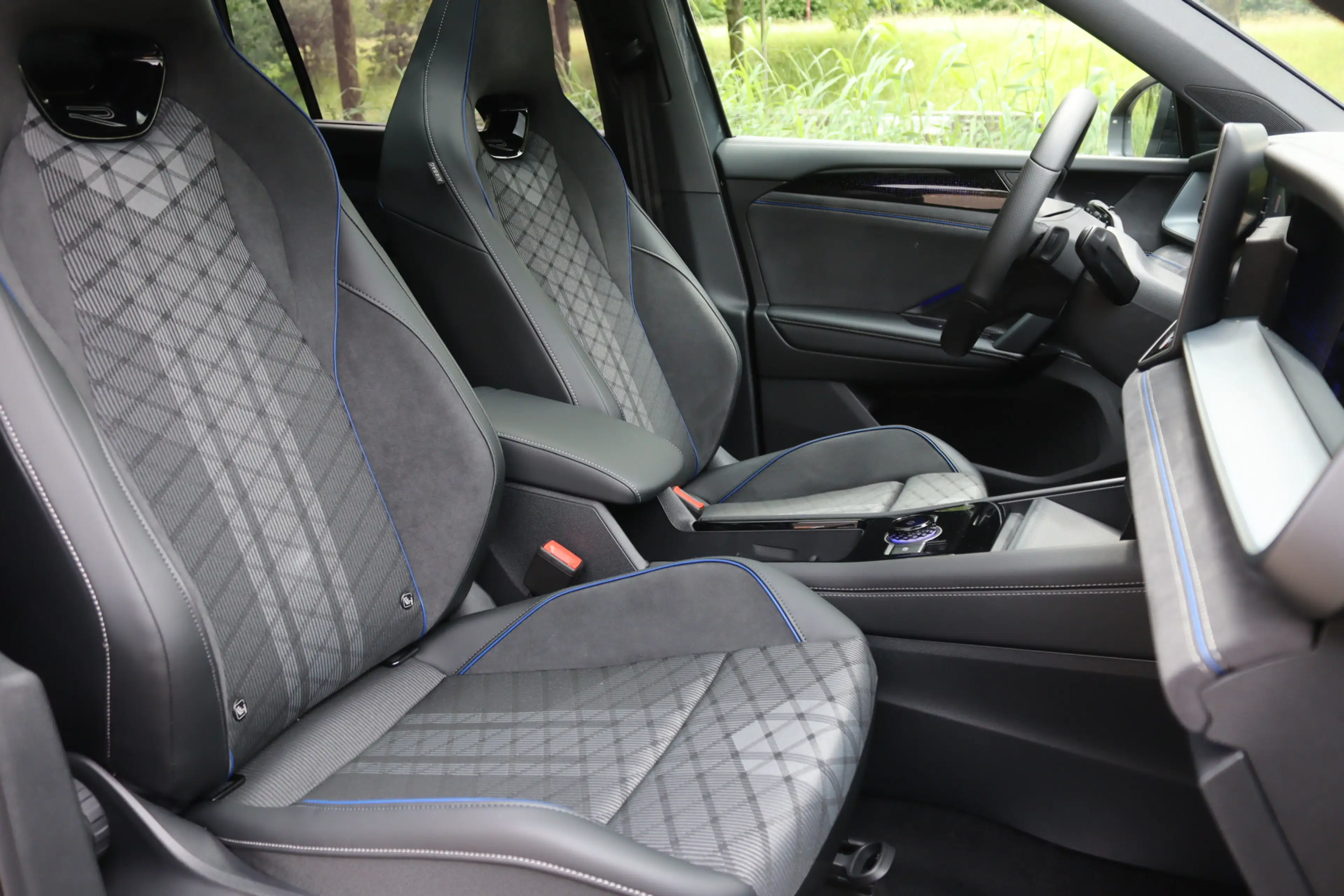 Volkswagen Tayron 1.5 eHybrid 272PK R-Line Black Style IQ.Light/HUD/ — photo 8