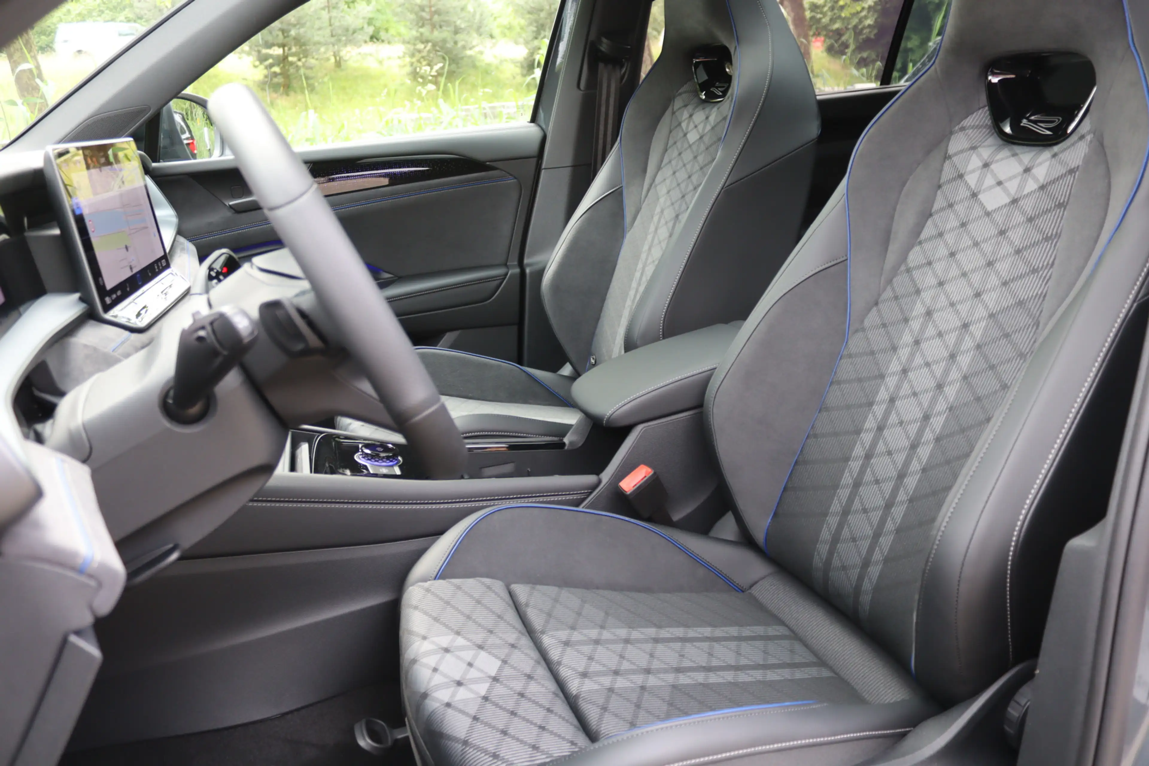Volkswagen Tayron 1.5 eHybrid 272PK R-Line Black Style IQ.Light/HUD/ — photo 12