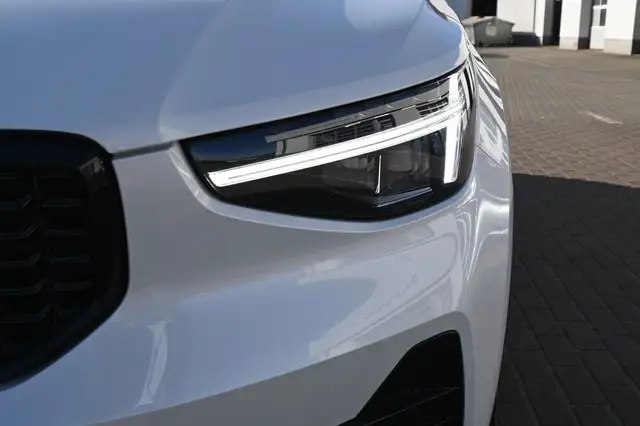Volvo XC40 view 9