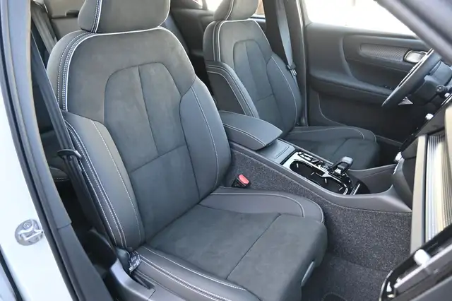 Volvo XC40 view 13
