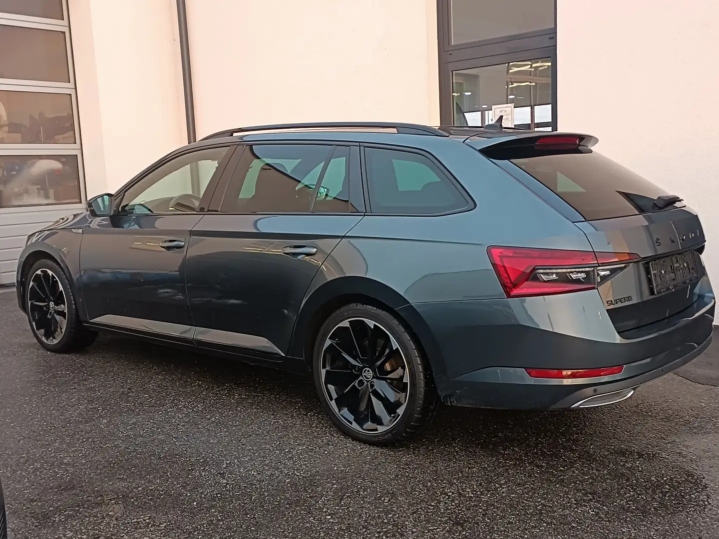 Skoda Superb Kombi 1,4TSI PHEV Sportline DSG,Leder,Virtual,Glas Grau - 2