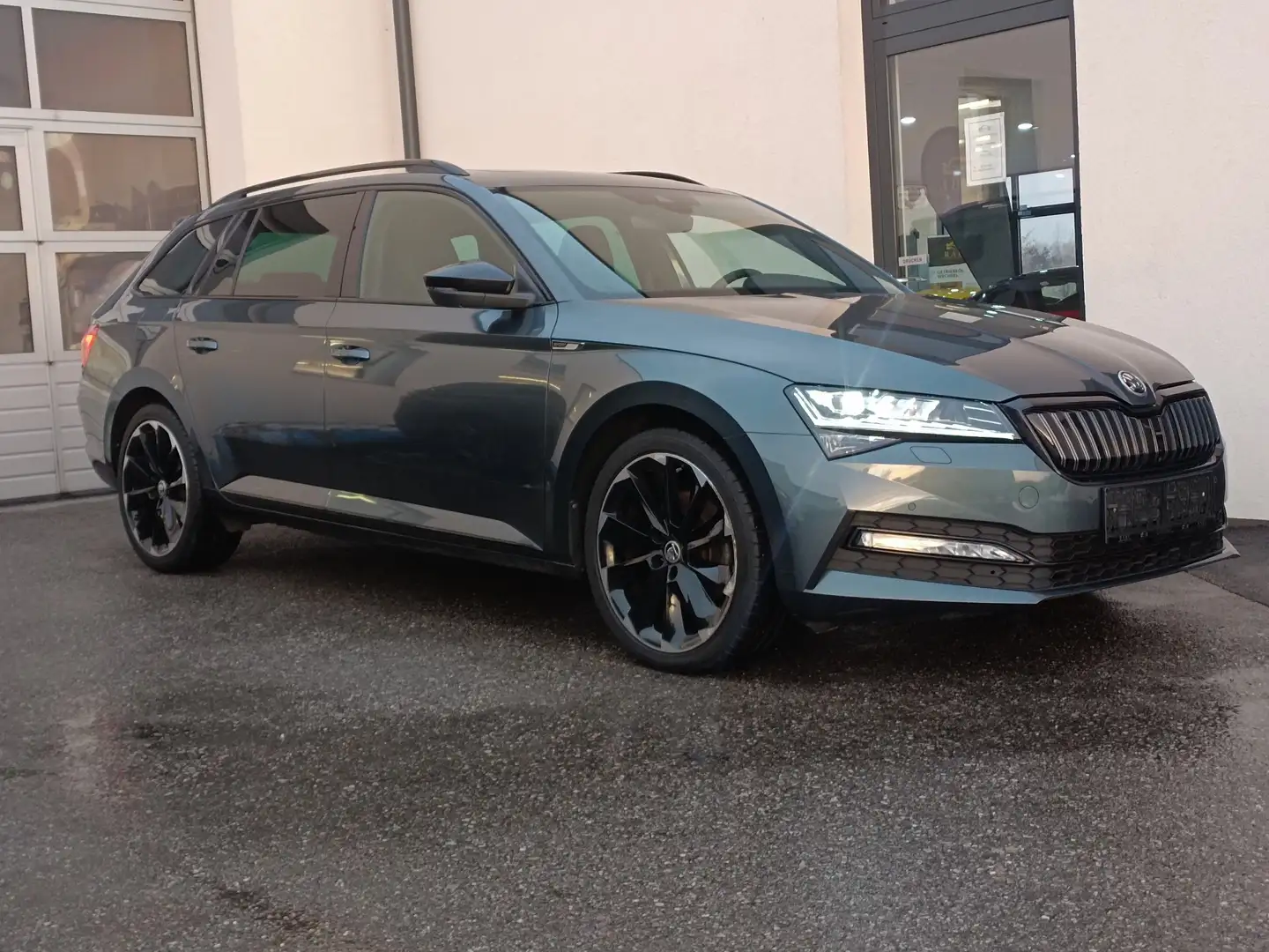 Skoda Superb Kombi 1,4TSI PHEV Sportline DSG,Leder,Virtual,Glas Grau - 1