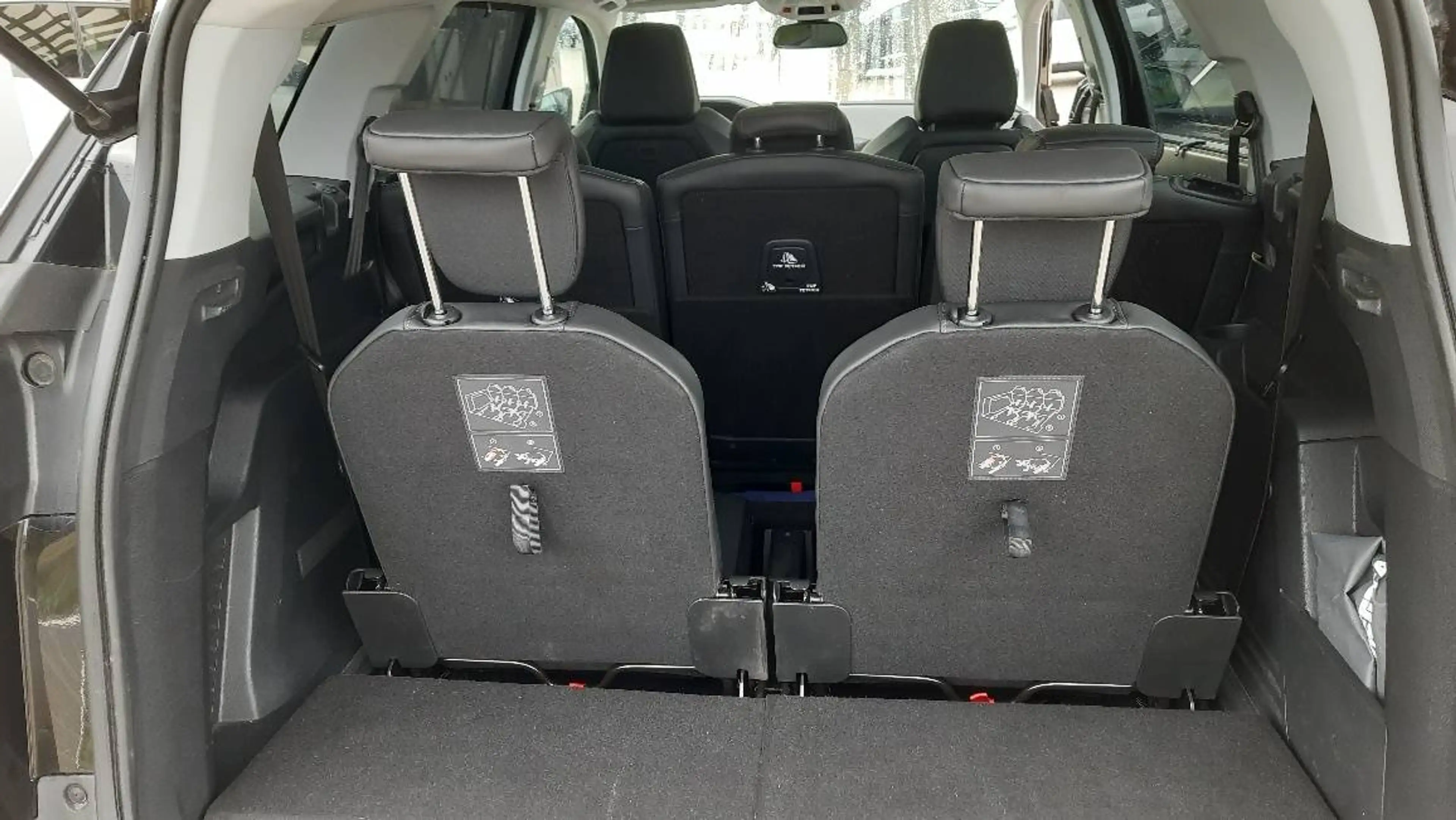 Peugeot 5008 GT-Line HDi150 Kamera vo+hi Leder 7 Sitze Panoramaglasdach Navigation — photo 12