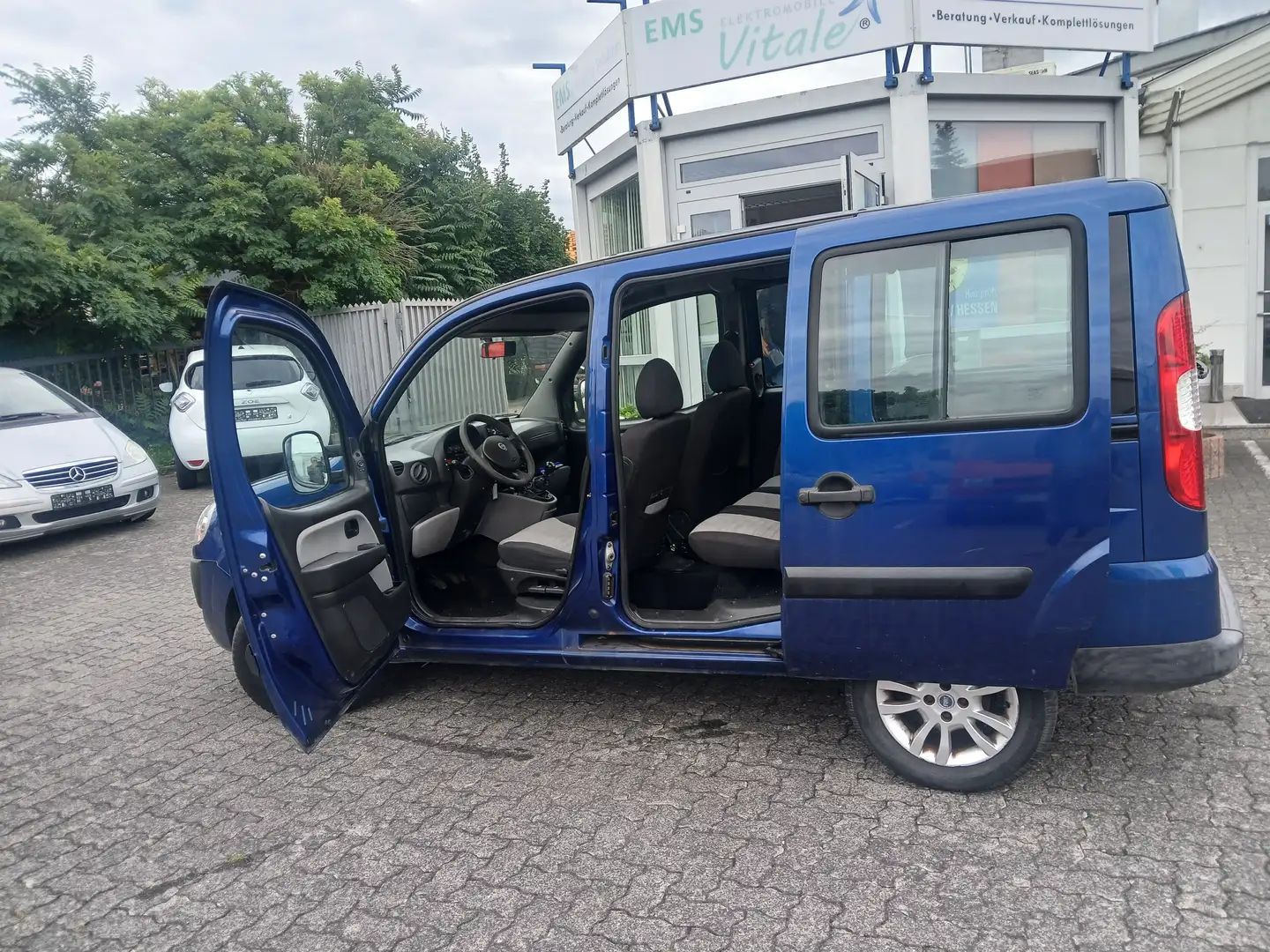 Fiat Doblo 1.4 8V Dynamic Azul - 2
