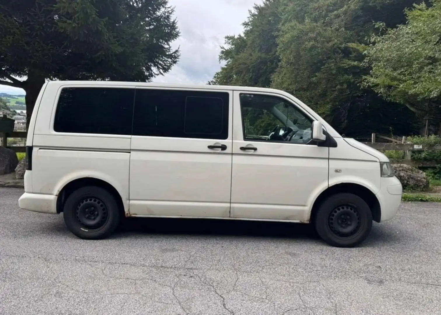 Volkswagen T5 Multivan Multivan Trendline 2,5 TDI 4motion D-PF Trendline Weiß - 1