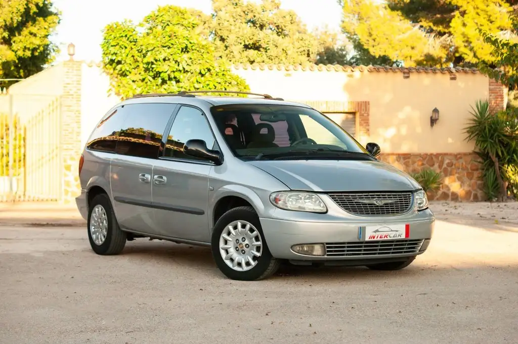 Chrysler Voyager 2001 из Европы — купить под ключ