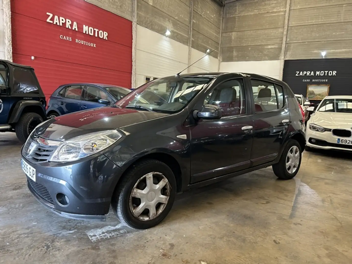 Dacia Sandero 1.6 Ambiance Gris - 1