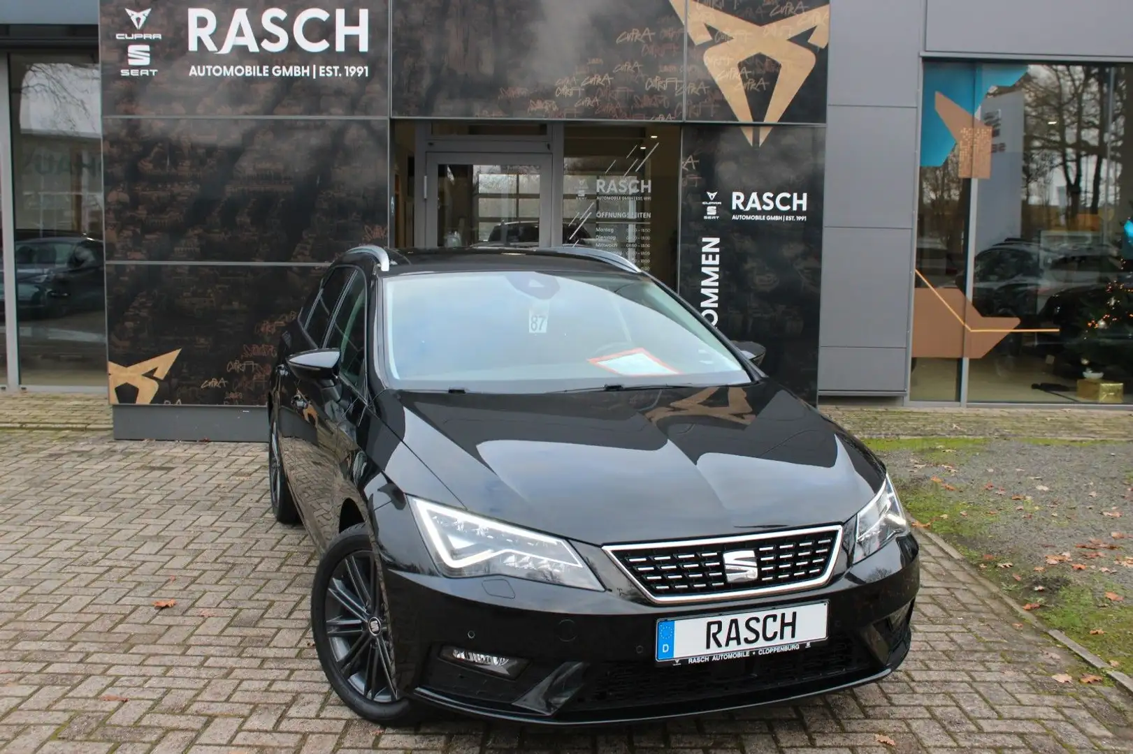 SEAT Leon ST 2.0 TDI DSG FULL LINK+NAVI+KLIMA+SHZ+LED Schwarz - 2