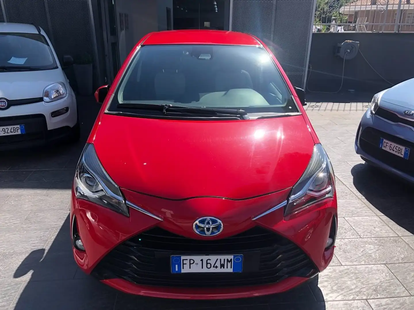 Toyota Yaris 5p 1.5h Active 73 CV Rosso - 1