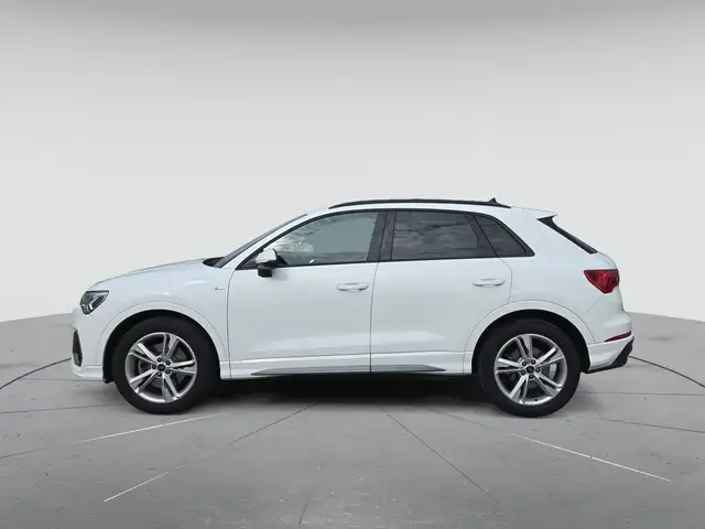 Audi Q3 view 6