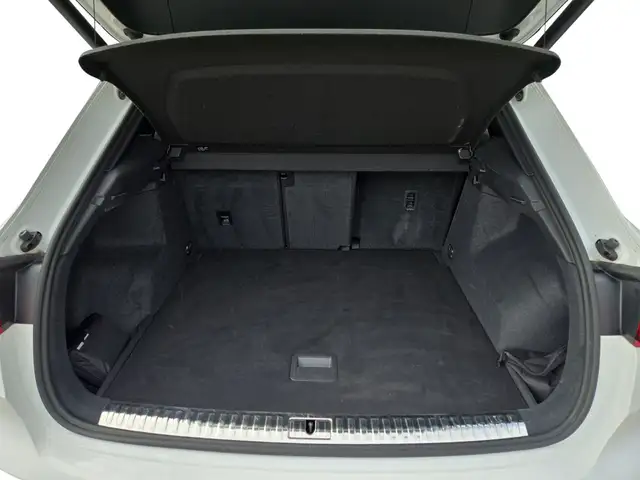 Audi Q3 view 14