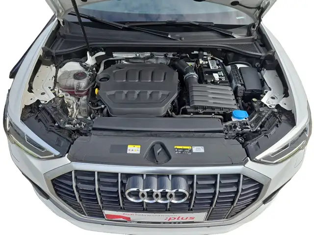 Audi Q3 view 12