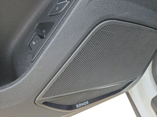 Audi Q3 view 11
