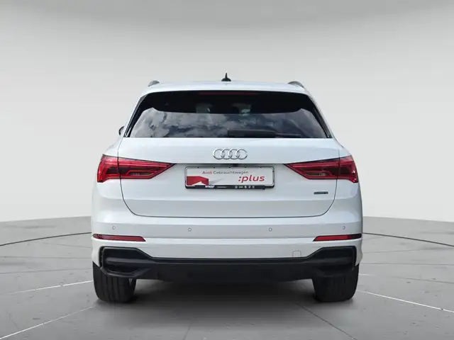 Audi Q3 view 7