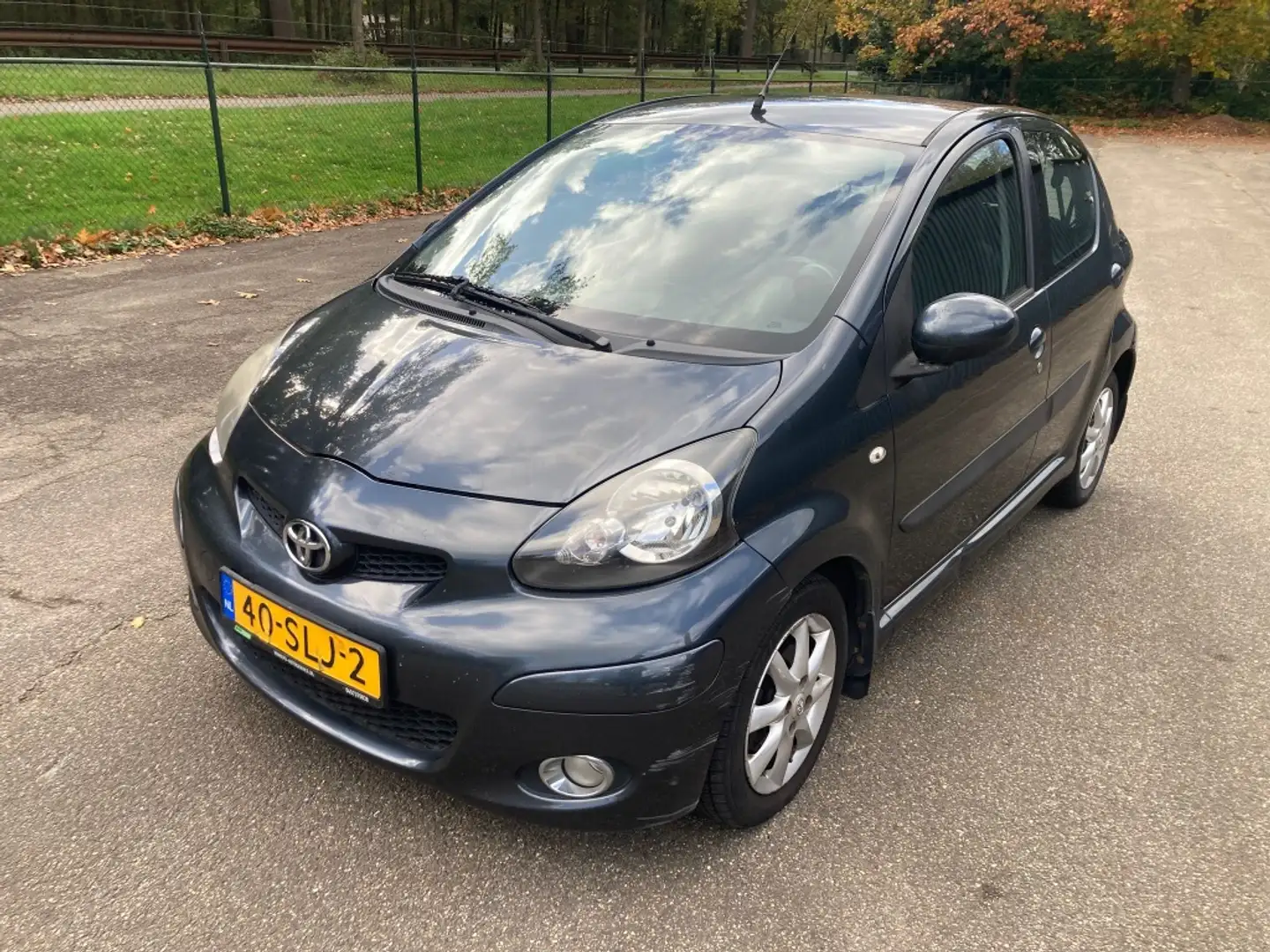 Toyota Aygo 1.0-12V Comfort Nav. Szary - 1
