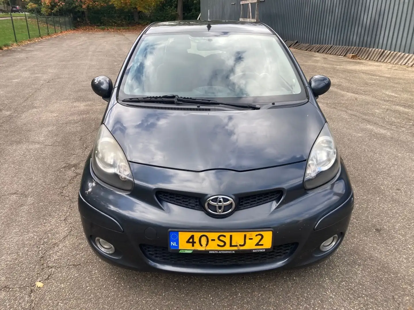 Toyota Aygo 1.0-12V Comfort Nav. Szary - 2