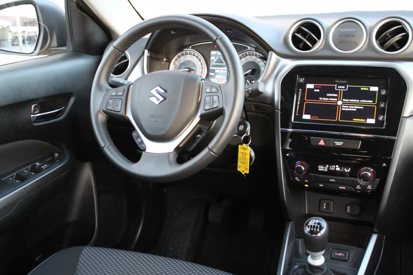 Suzuki Vitara 1.4 Boosterjet Select SmartHybrid | 6 Jaar garanti Geel - 2