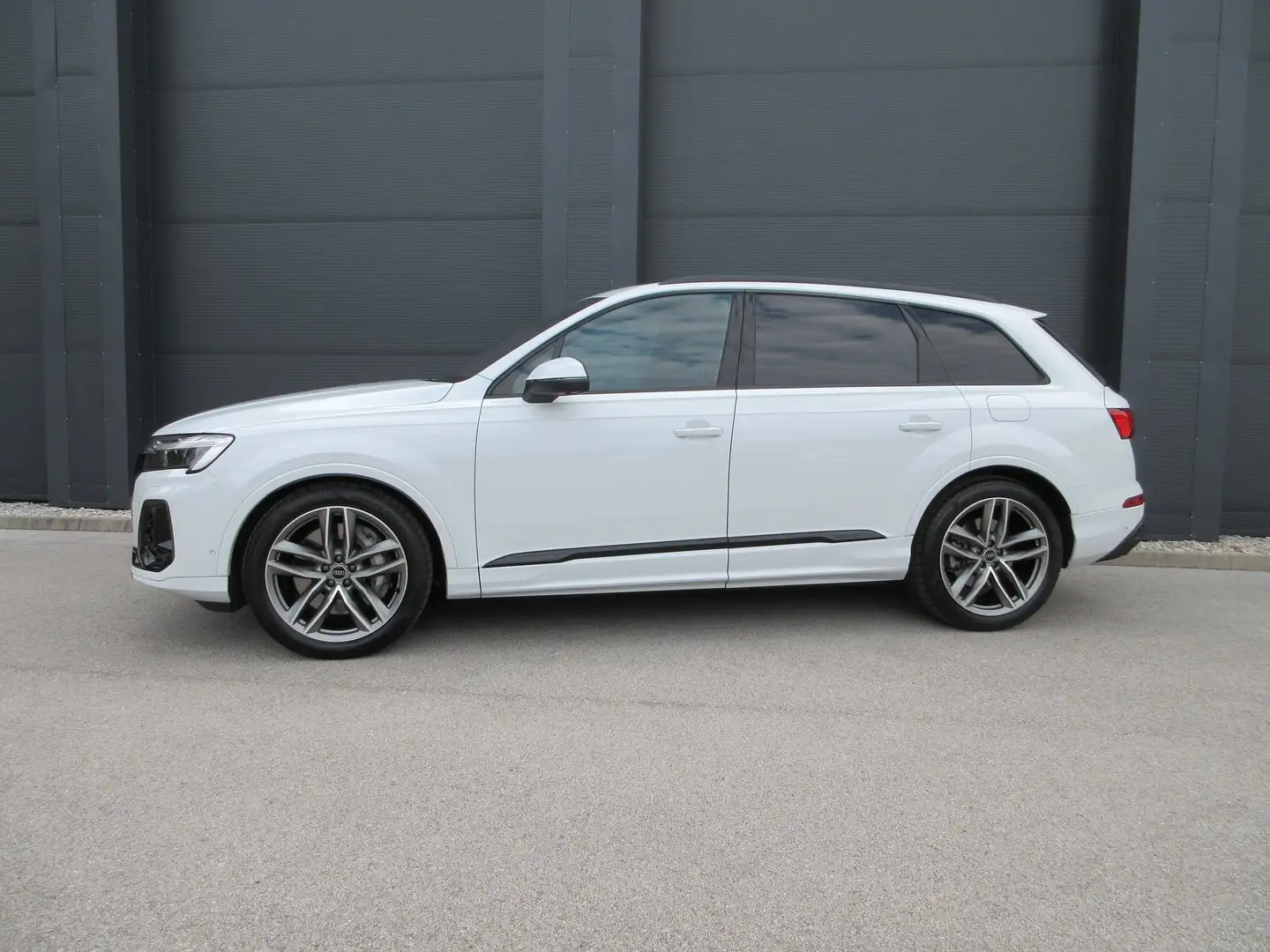 Audi Q7 55 TFSI e quattro Weiß - 2