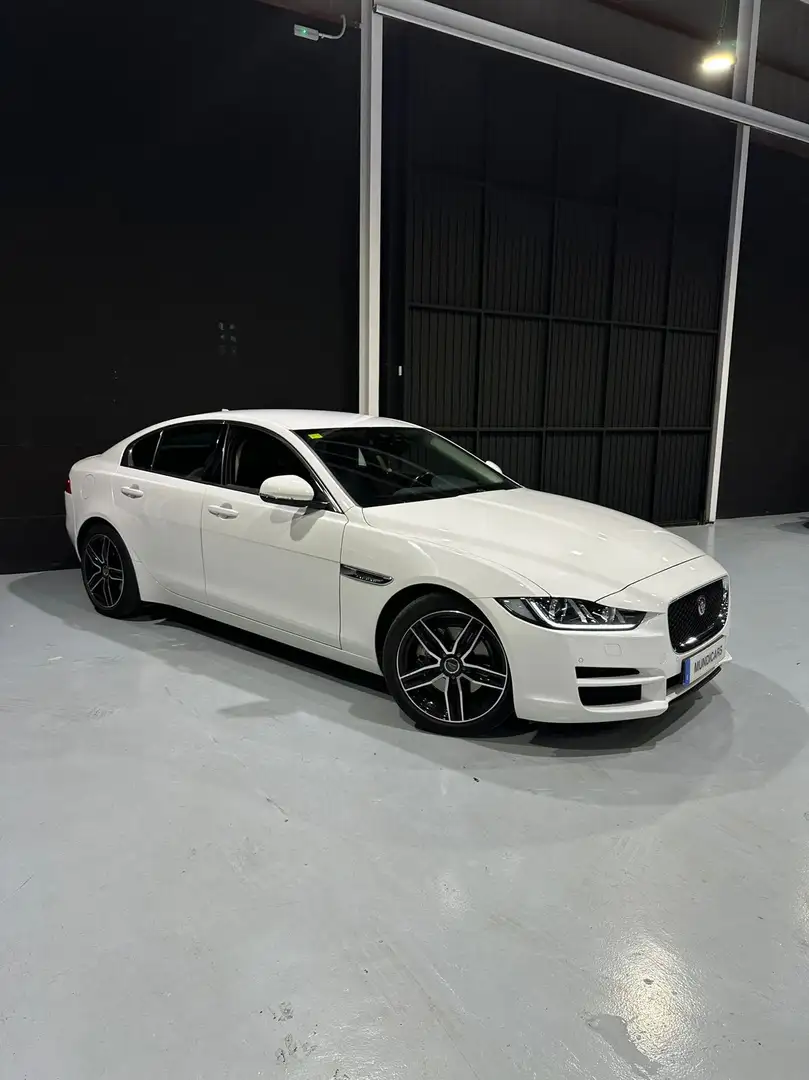 Jaguar XE 2.0 Diesel Prestige Aut. 180 Blanc - 2