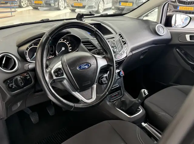 Ford Fiesta view 24