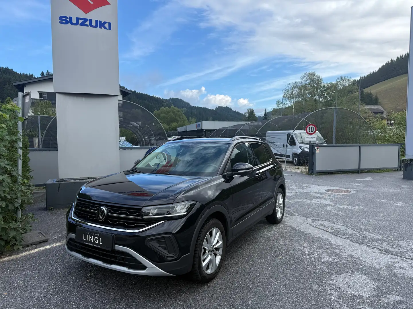 Volkswagen T-Cross 1.0 TSI Life *WENIG KM* Schwarz - 1